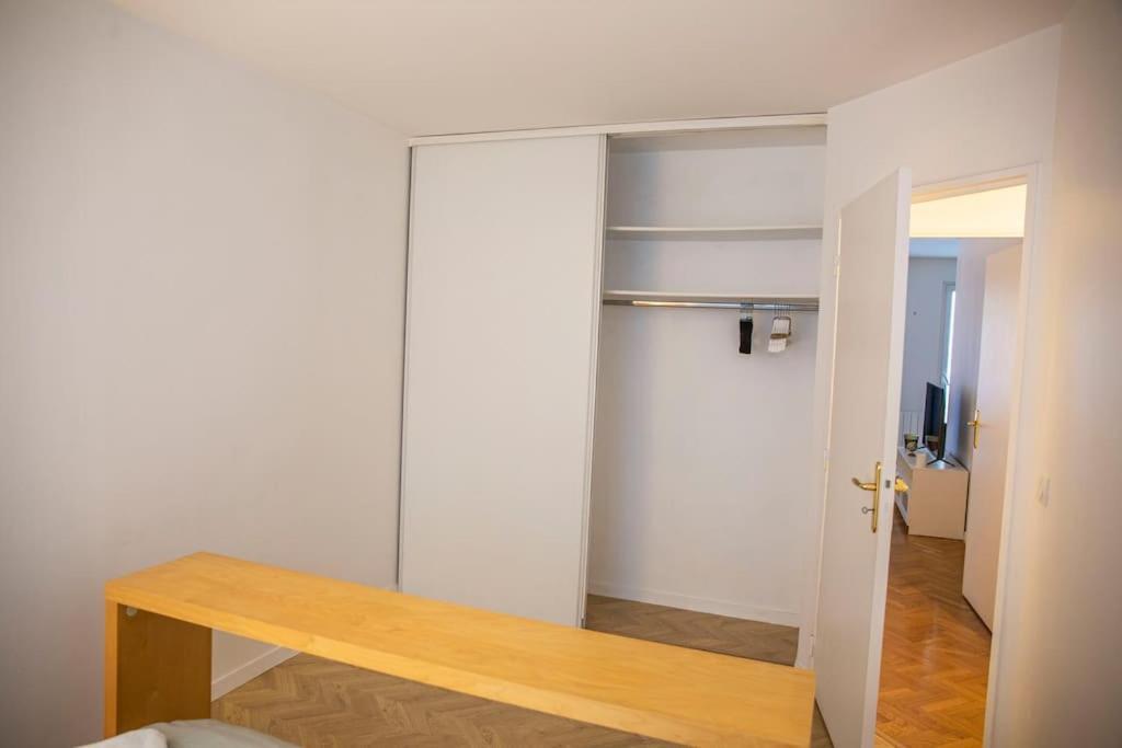 Grand 2 Pieces Balcon Parking Porte Paris Aubervilliers Exterior foto